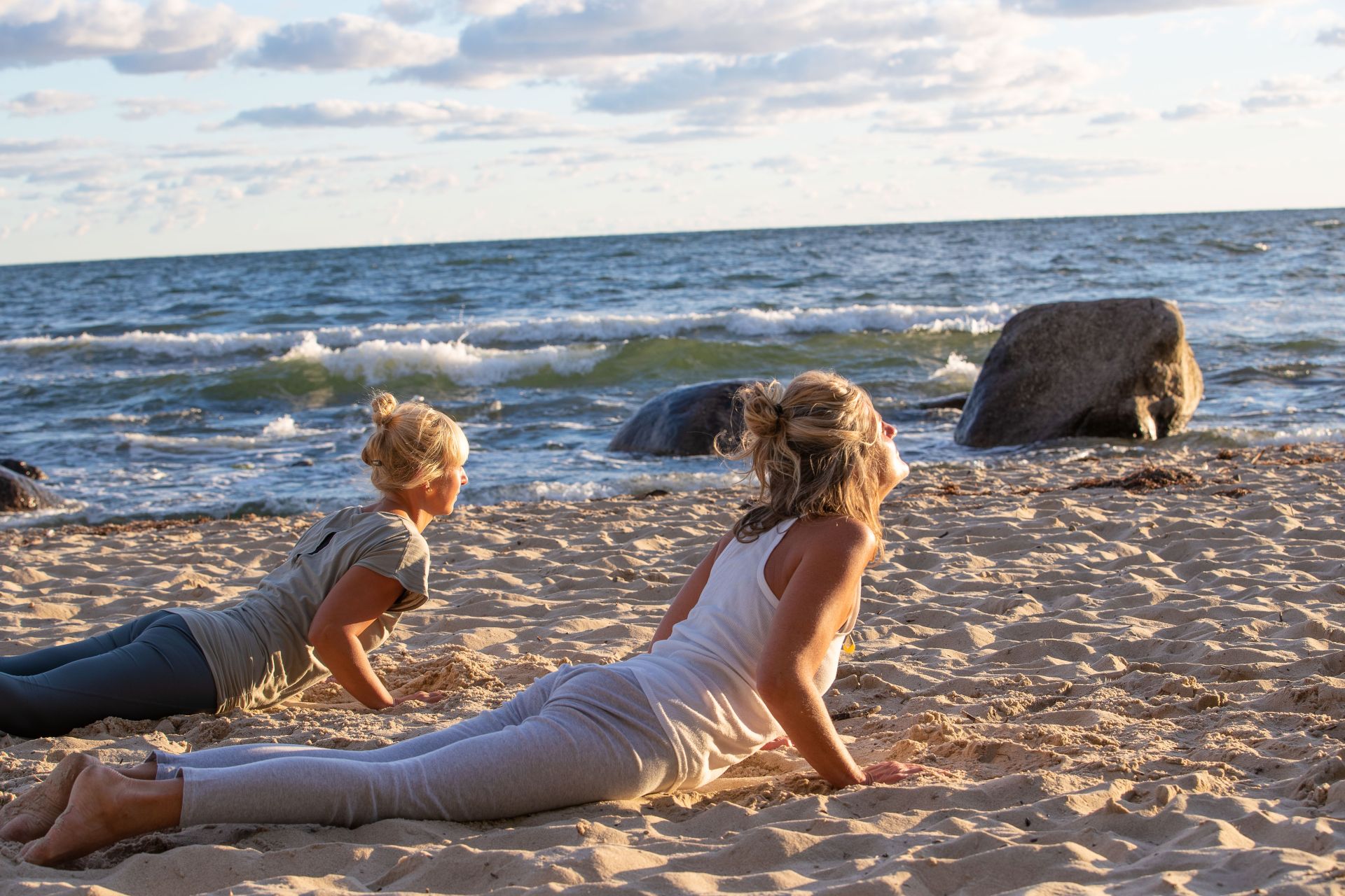 Abendyoga am Strand