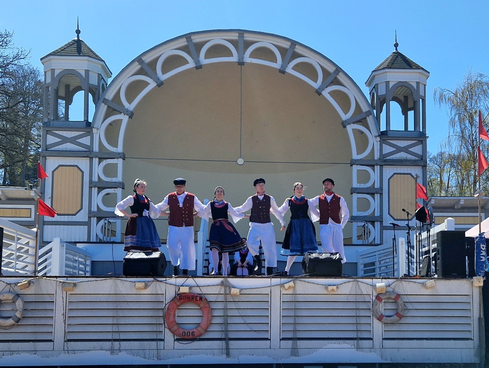 Folklore im Spiegel – Jugend verbindet Kulturen*