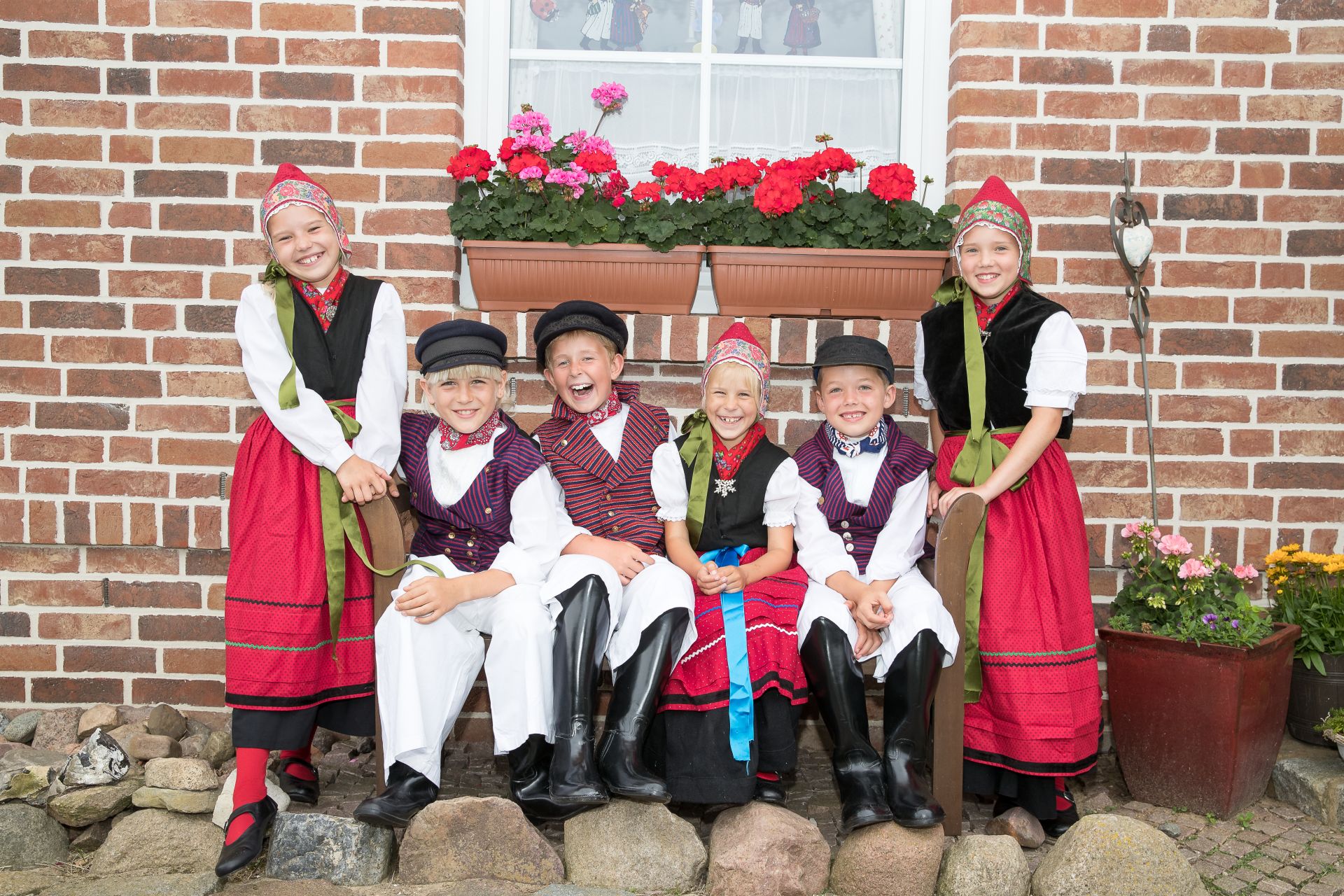 Folklore im Spiegel – Jugend verbindet Kulturen*