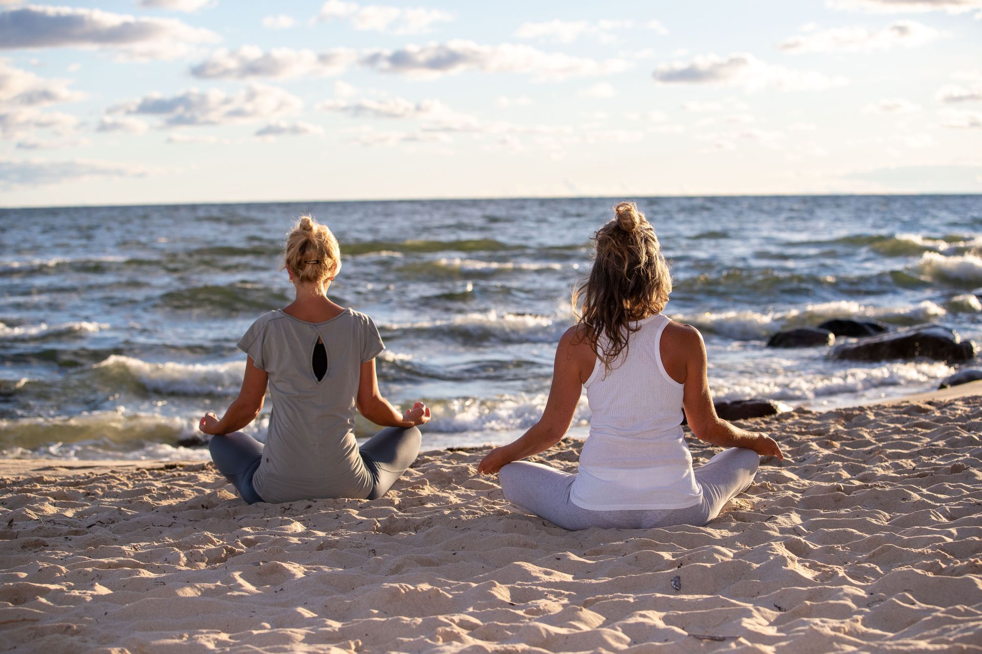Guten Morgen Meditation am Strand
