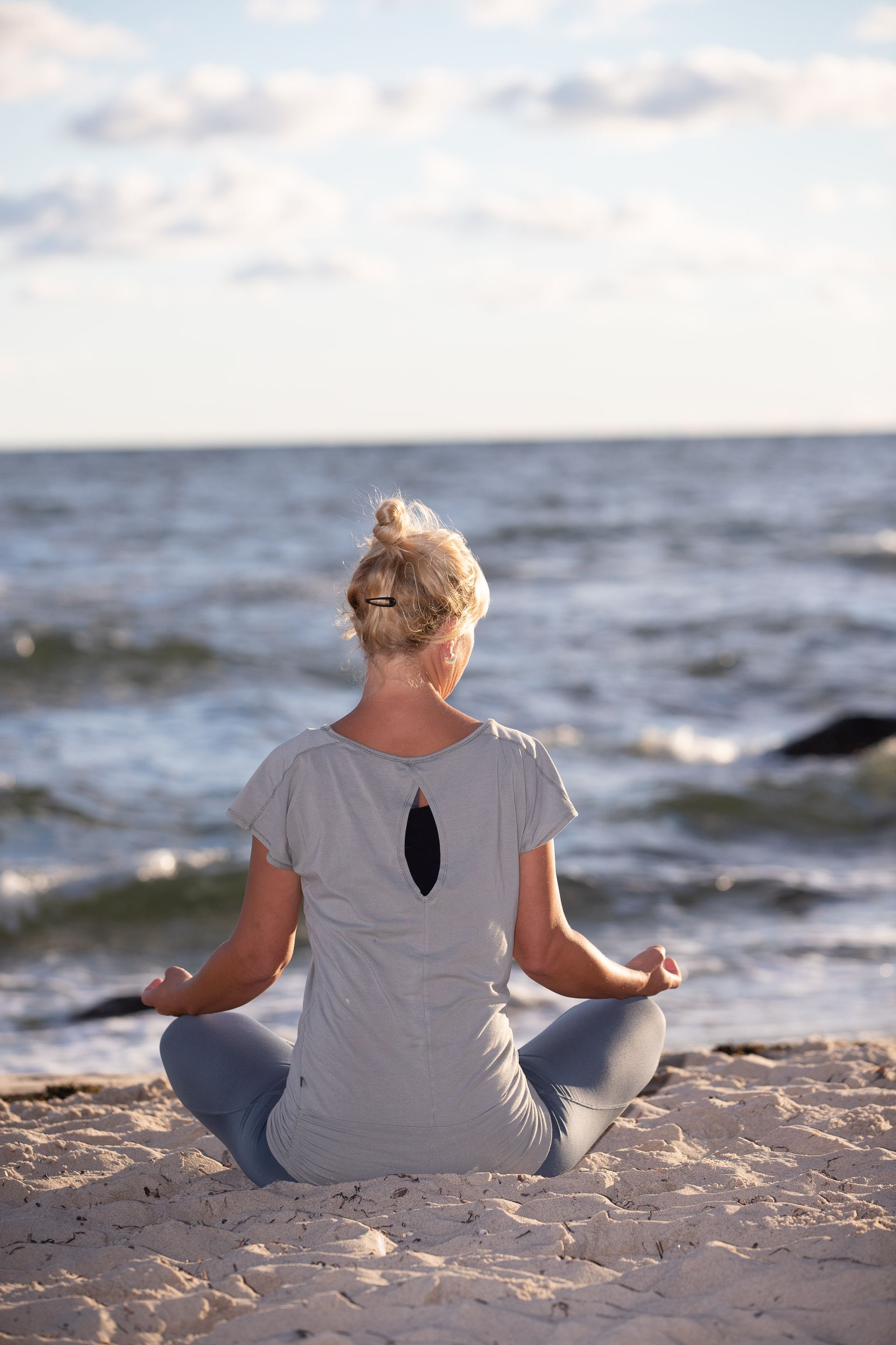 Guten Morgen Meditation am Strand