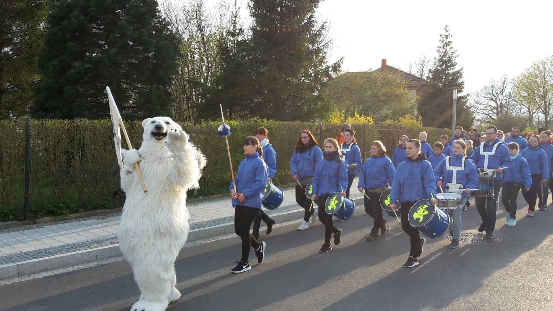 Maiumzug & Tanz in den Mai