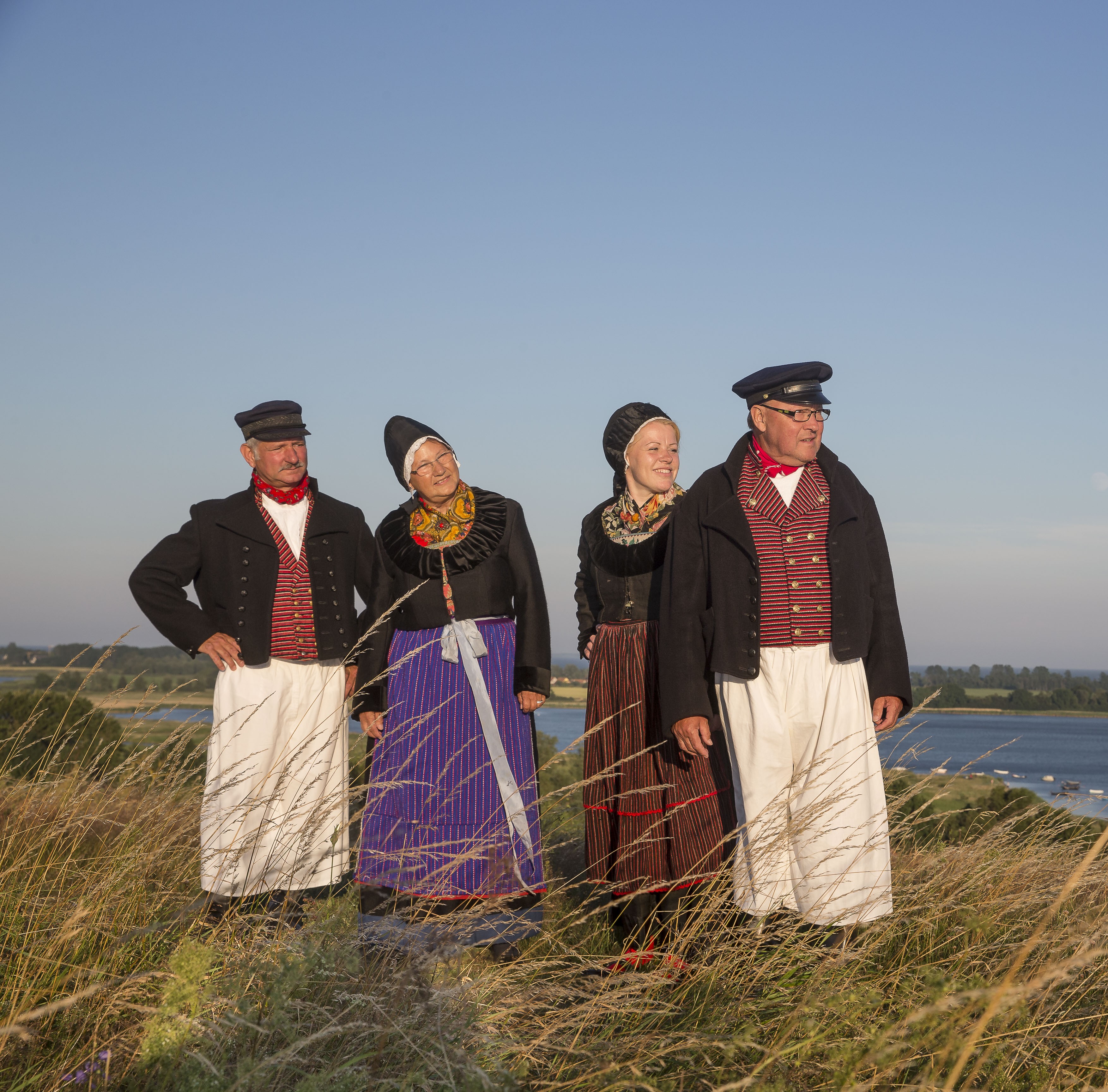 Osterfeuer der Mönchguter Trachtengruppe