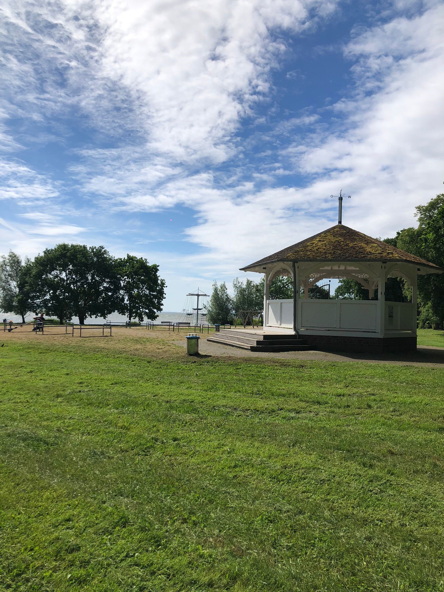 Musikalisches Picknick am Hafen
