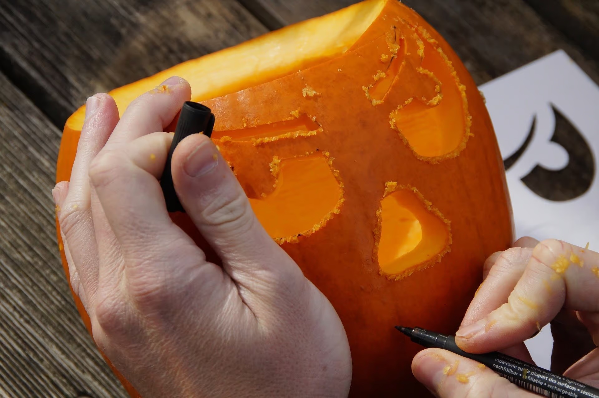 HALLOWEEN-BASTELN FÜR JUNG UND ALT