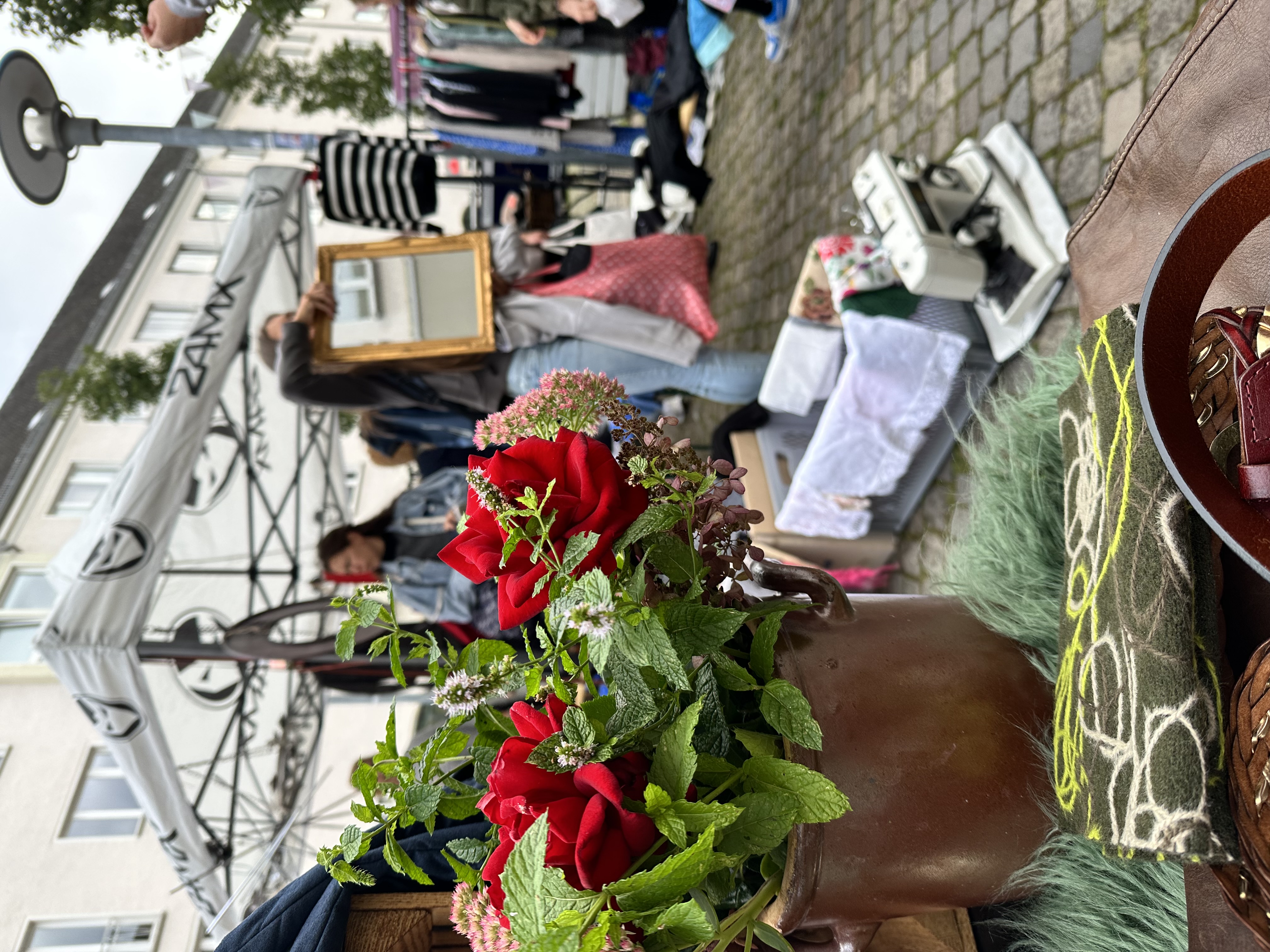 Shoppen, Flanieren, Genießen und Flohmarkt "Weiberfundus"